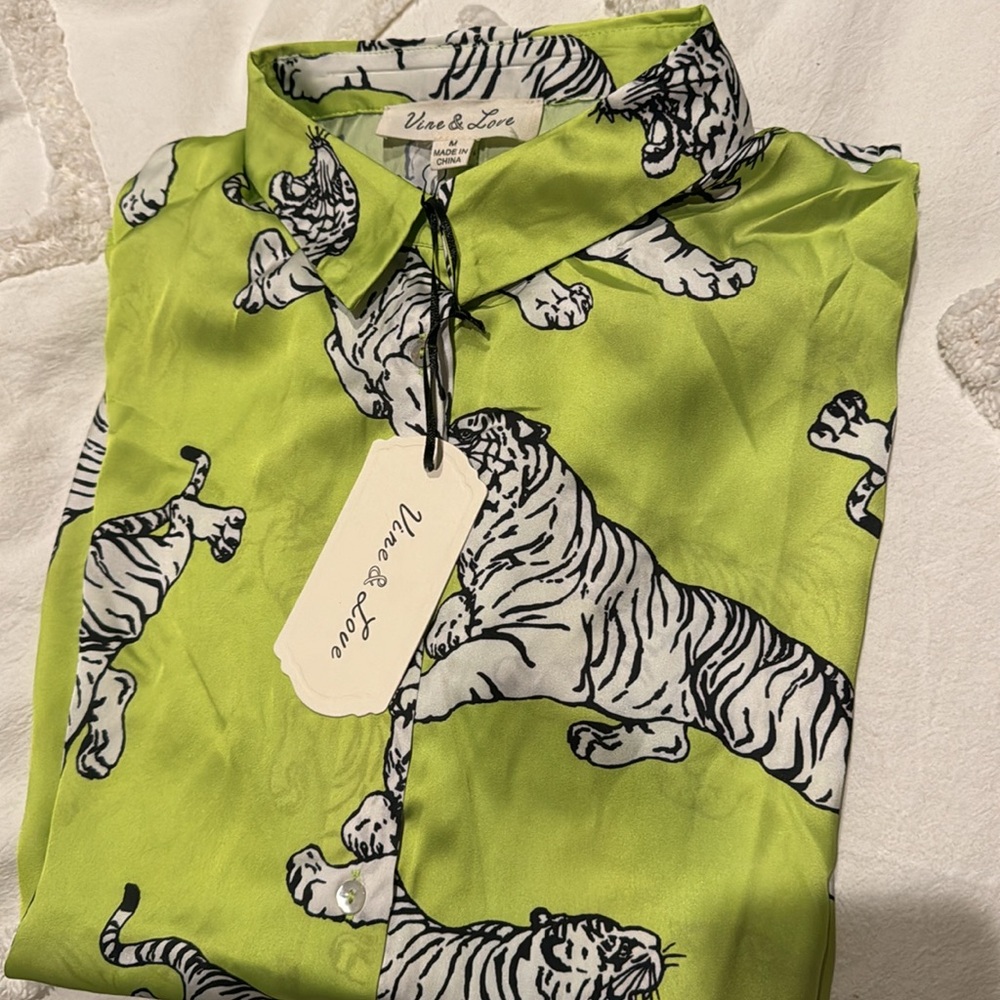 Vine and Love Neon green Tiger top NWT - Picture 7 of 11